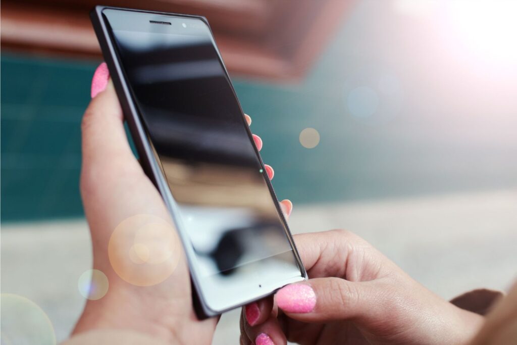 Seu próximo celular pode ficar mais caro por causa de algo que está acontecendo muito longe dele