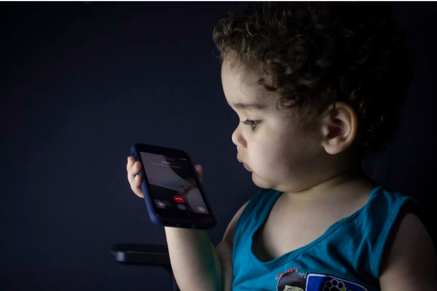O perigo do celular pode não estar onde muita gente imagina e a ciência aponta outro problema