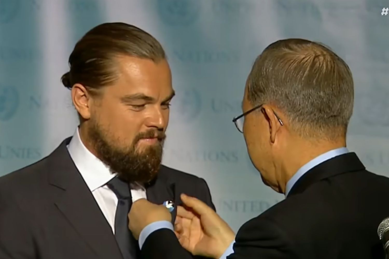 Leonardo DiCaprio chegou ao Brasil para falar da Amazônia enquanto outra riqueza coloca o país diante de uma escolha decisiva