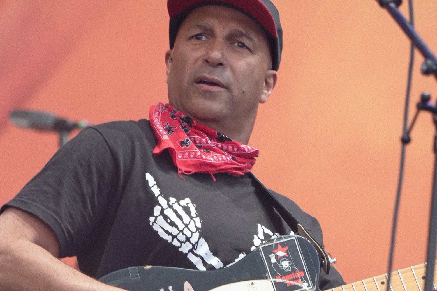 The Strokes e Tom Morello surpreendem ao declarar apoio a Lula nas eleições brasileiras