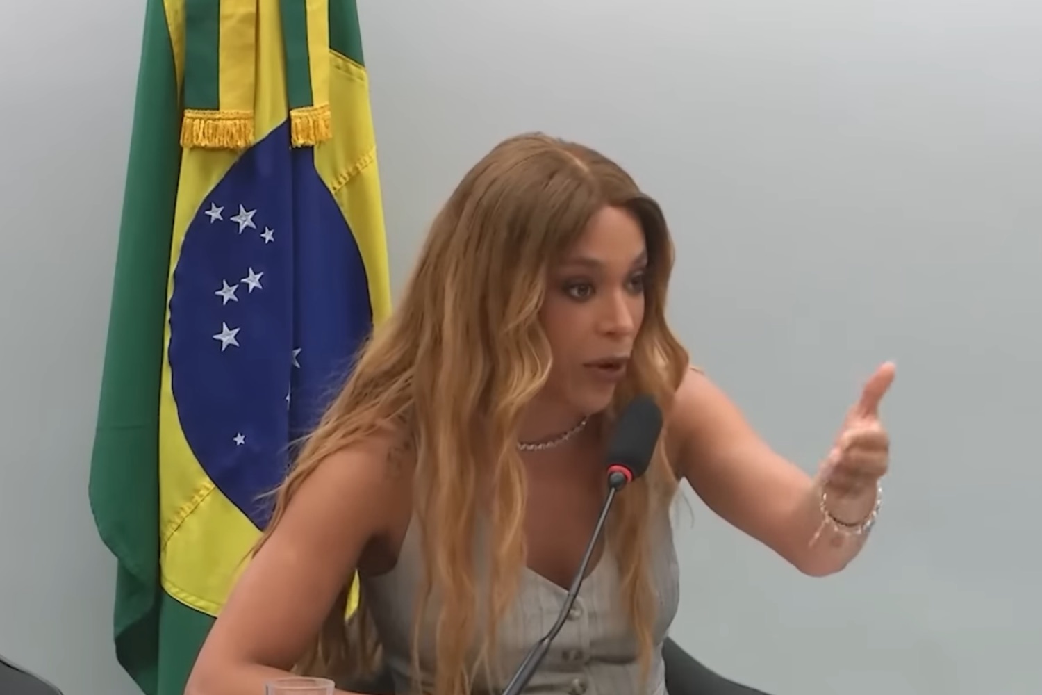 Erika Hilton faz história nas urnas e alcança uma marca que nenhuma mulher havia conseguido no Brasil