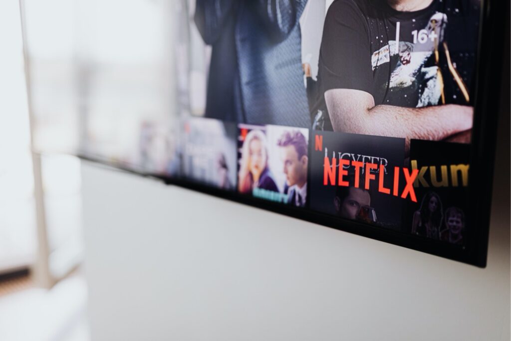 Três séries de suspense na Netflix para começar agora e esquecer que o relógio existe