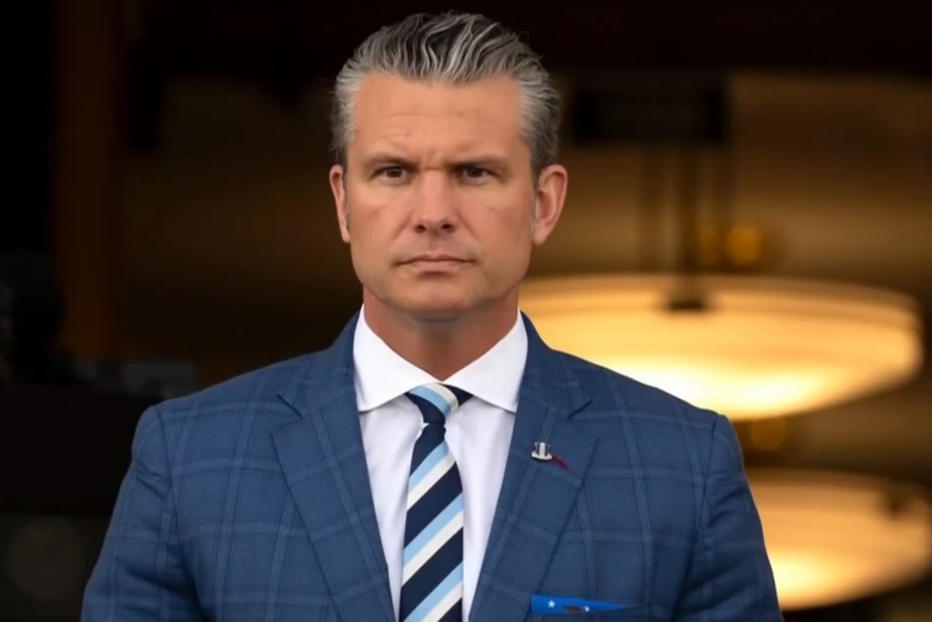 Manifestantes interrompem discurso de Pete Hegseth nos EUA e denunciam situação em Gaza