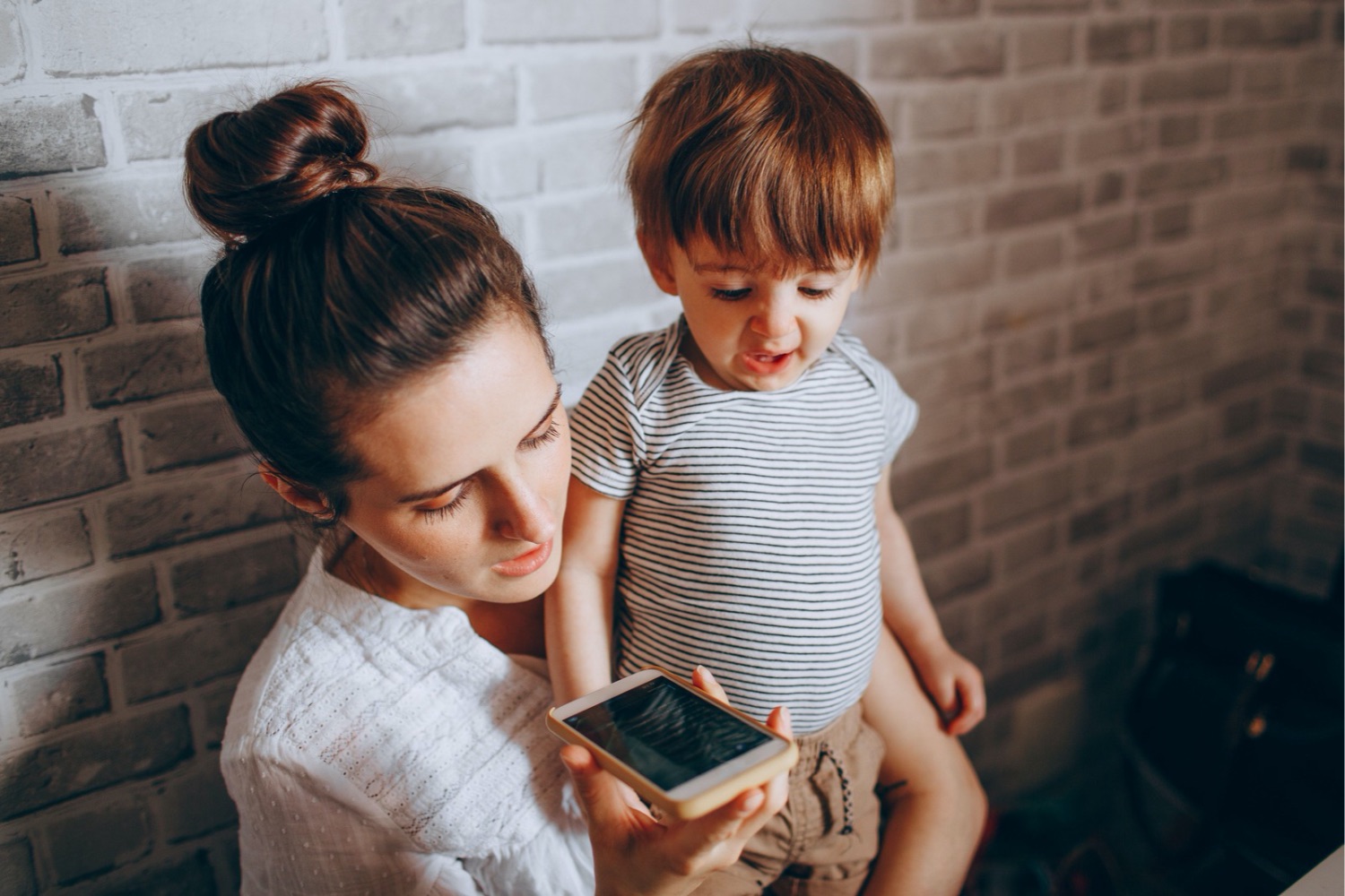 Juíza cria inteligência artificial que detecta mensagens agressivas entre pais separados antes do envio