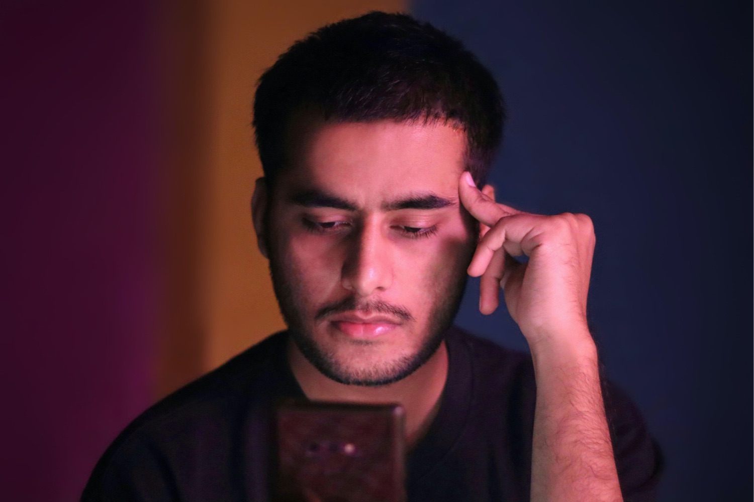 Passa mais de 4 horas por dia no celular? Veja como proteger seus olhos e evitar problemas de visão