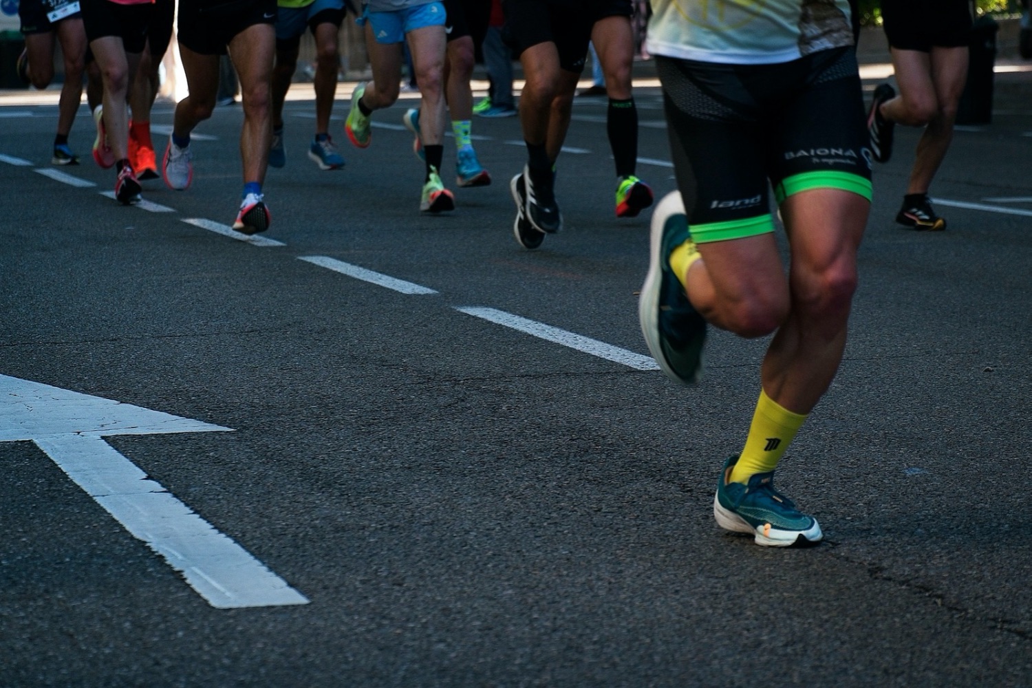 Correr desgasta os joelhos? Ciência revela uma resposta surpreendente sobre a saúde das articulações