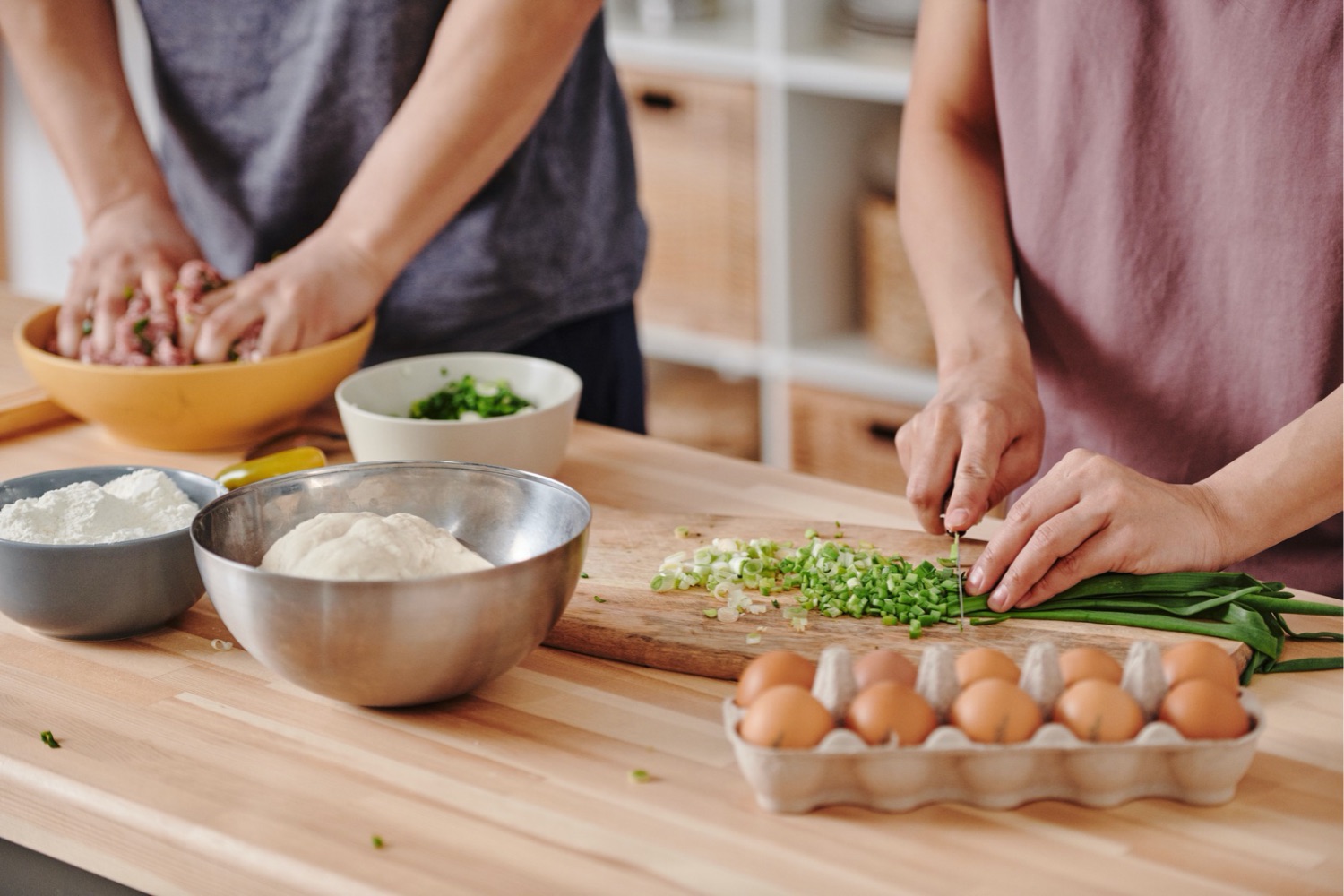 Seis truques que repetimos na cozinha há anos parecem infalíveis, mas a ciência tem outra explicação