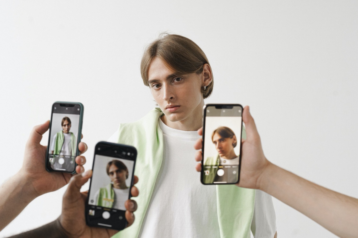 Bone smashing: a perigosa tendência do TikTok que promete definir o maxilar, mas pode deformar o rosto