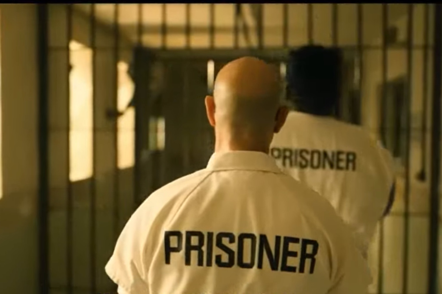 Três séries de suspense na Netflix para começar agora e esquecer que o relógio existe