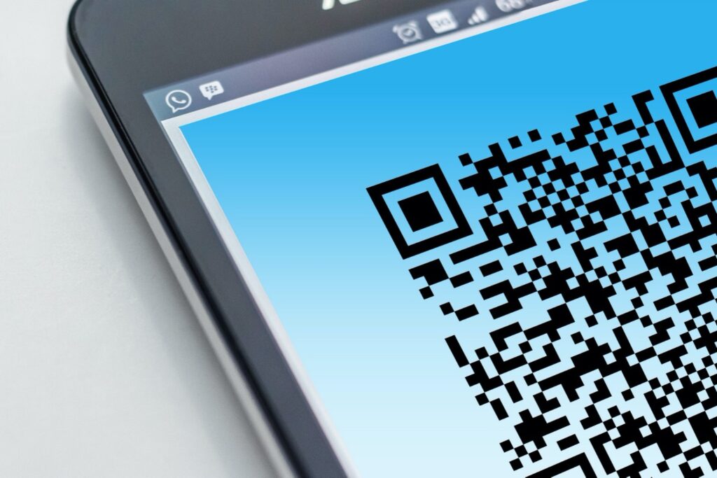 O golpe do QR Code em locais públicos pode roubar seus dados sem que você perceba