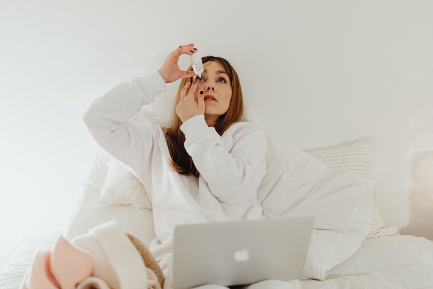 Passa mais de 4 horas por dia no celular? Veja como proteger seus olhos e evitar problemas de visão