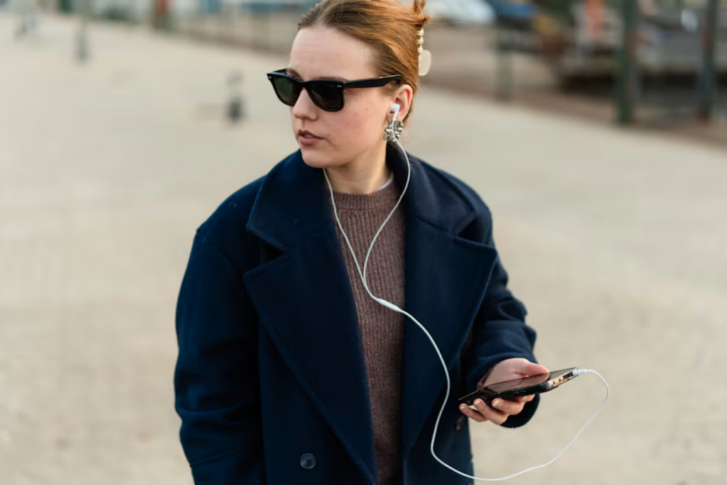 Fones Com Fio Voltam à Moda — E A Nostalgia Explica Apenas Parte Disso