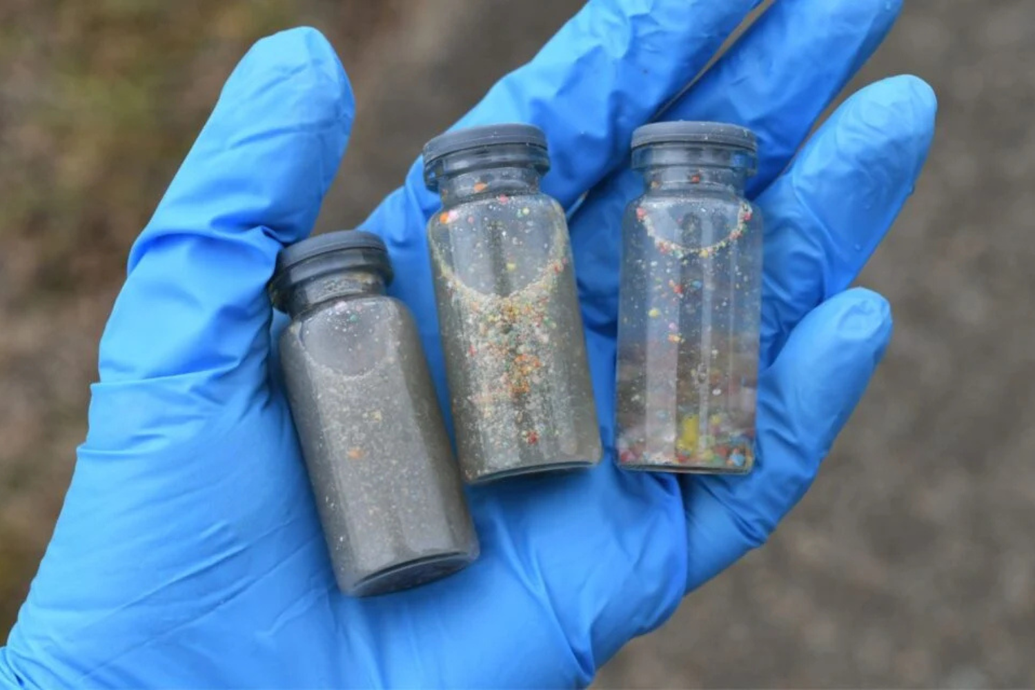 Microplásticos Podem Reagir Com A água E Gerar Moléculas Capazes De Causar Danos