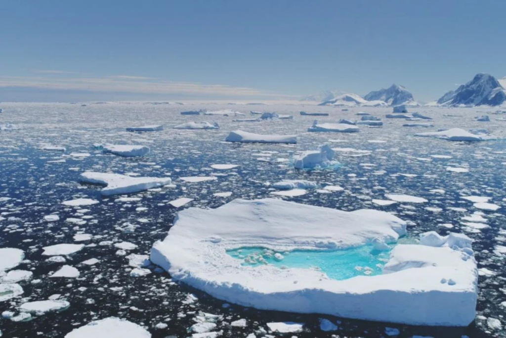 Um Buraco Gigantesco Surgiu No Gelo Da Antártida. Cientistas Podem Finalmente Ter Descoberto O Motivo