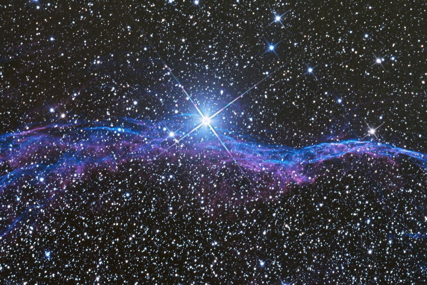 Parecia impossível: astrônomos descobrem estrela verde pela primeira vez