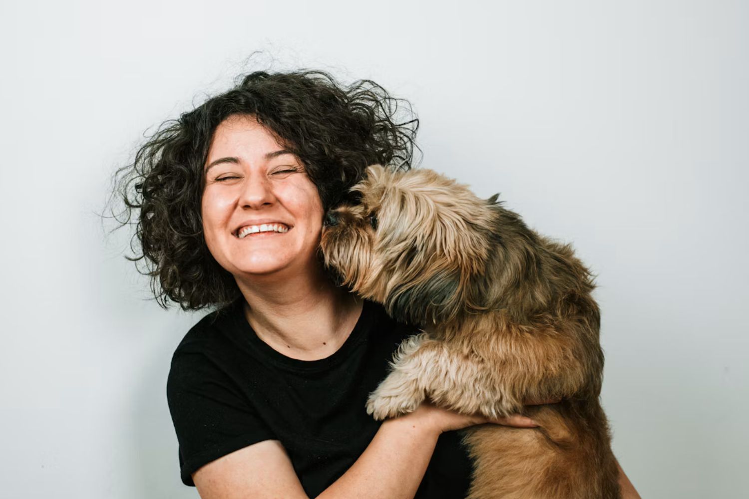 Pessoas que conversam com seus animais de estimação podem ter mais empatia, revela a ciência