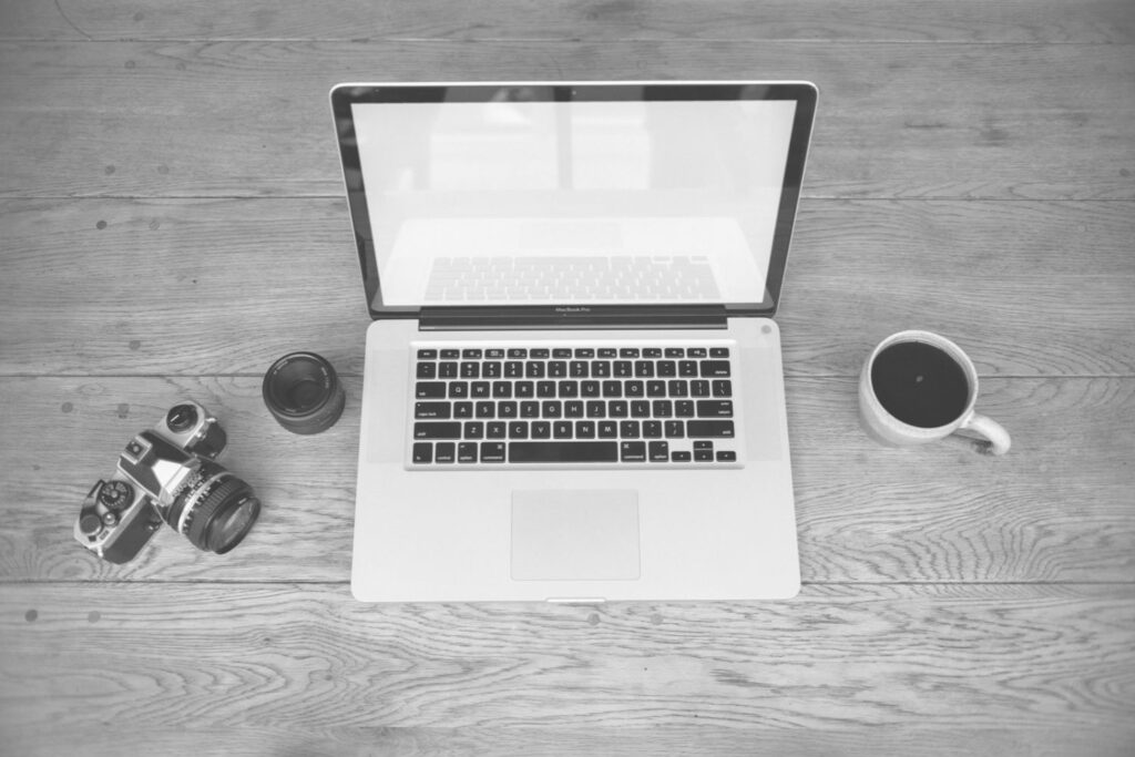 Apple lança novos Macs com inteligência artificial e desempenho até 18 vezes maior