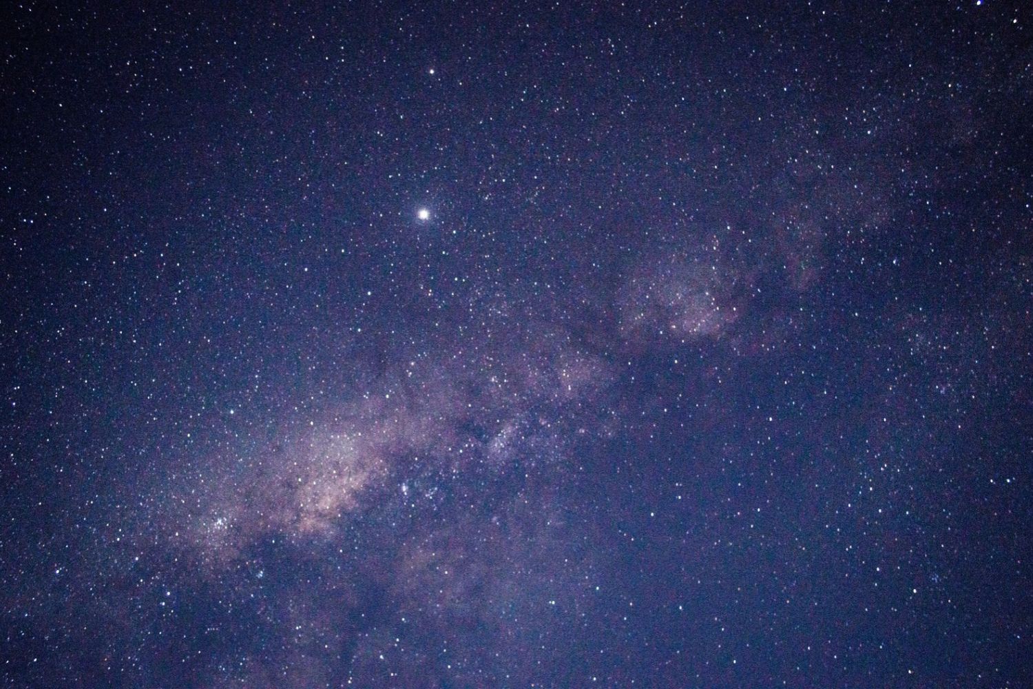 Parecia impossível: astrônomos descobrem estrela verde pela primeira vez