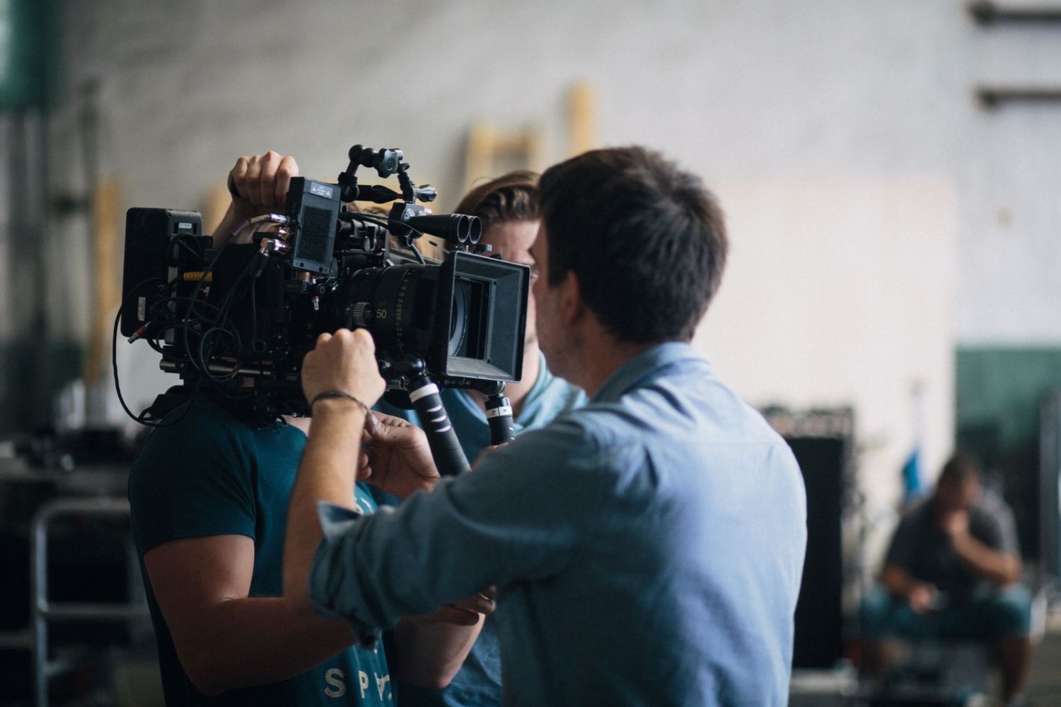 Diretor cria filme de Natal com inteligência artificial por US$ 1,5 milhão e provoca polêmica em Hollywood