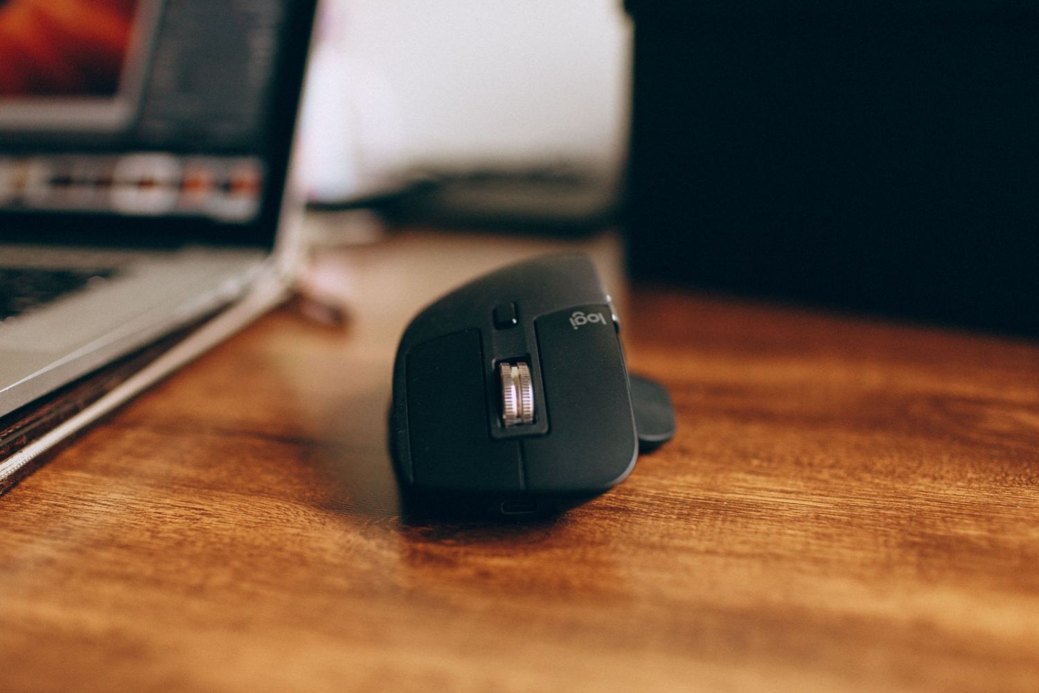 Mouse ergonômico realmente alivia dores? Estudo com quase 2.500 pessoas revela resultado surpreendente