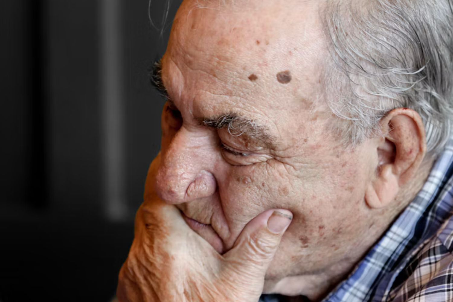 Por que pessoas mais velhas esquecem detalhes? Nova teoria desafia explicação tradicional