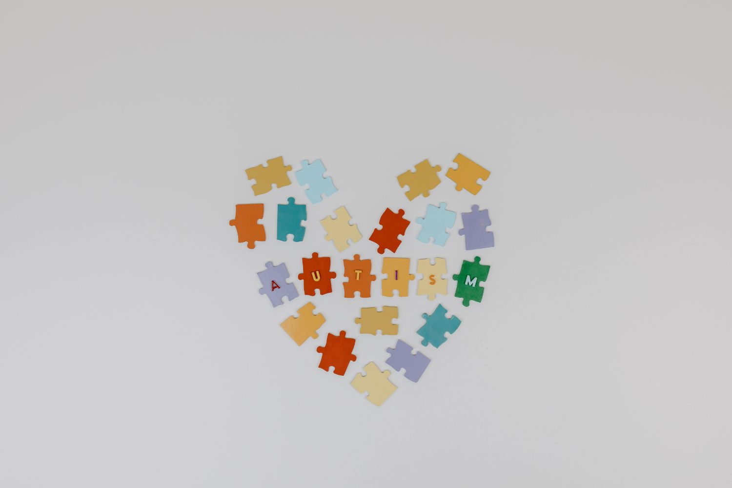 Cientistas encontram pistas ocultas no DNA que podem explicar parte dos casos de autismo