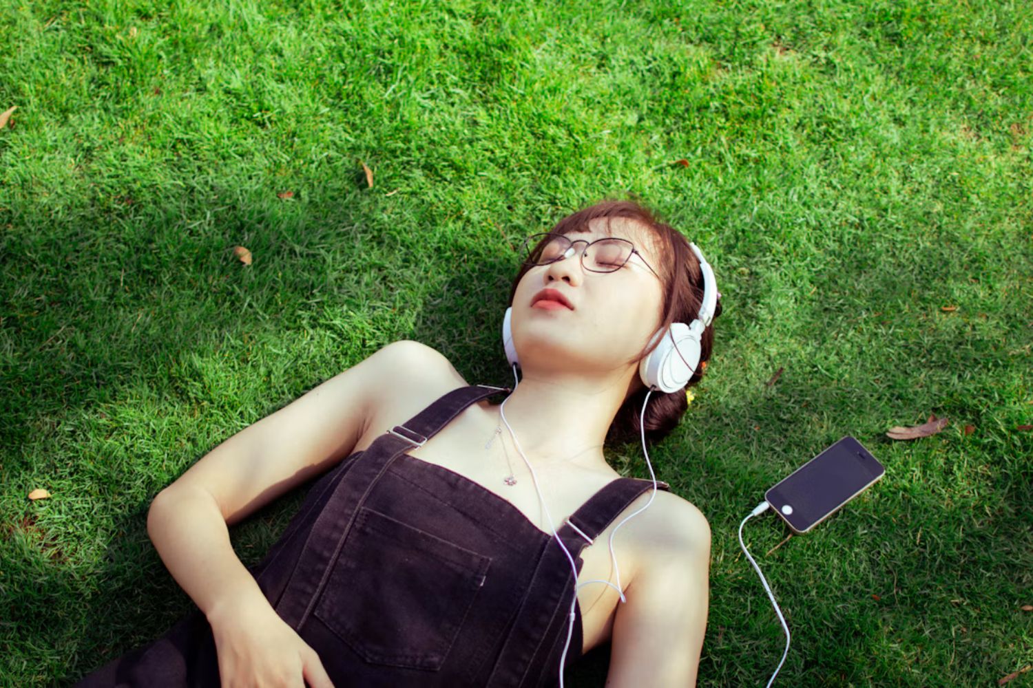 O som realmente pode reduzir o estresse? A ciência encontrou pistas que vão muito além de uma música relaxante