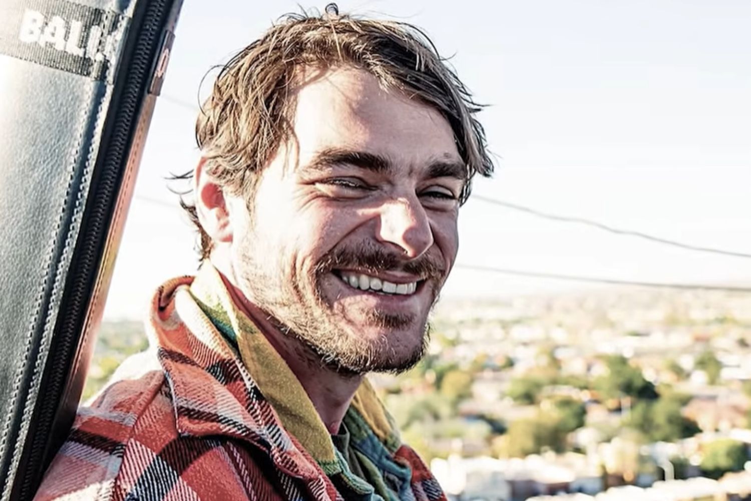 Morre ator de Breaking Bad aos 34 anos e deixa um legado que vai muito além da televisão